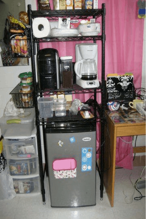 Featured image of post Dorm Room Food Storage Ideas : This post gives the best dorm room organization for all your food!
