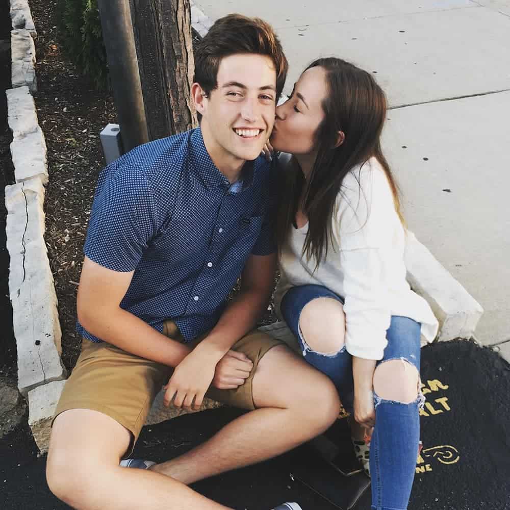 Sophia kissing boyfriend on cheek in 2017.