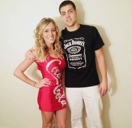 32 Easy Couple Costumes To Copy That Are Perfect For The College