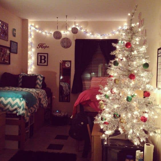 15 Extremely Cute Dorm Christmas Decorations To Copy This Year  By