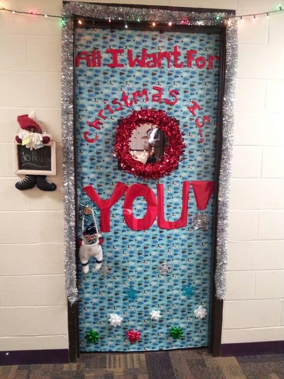 The Best Christmas Dorm Door Decorations To Copy This Year - By Sophia Lee