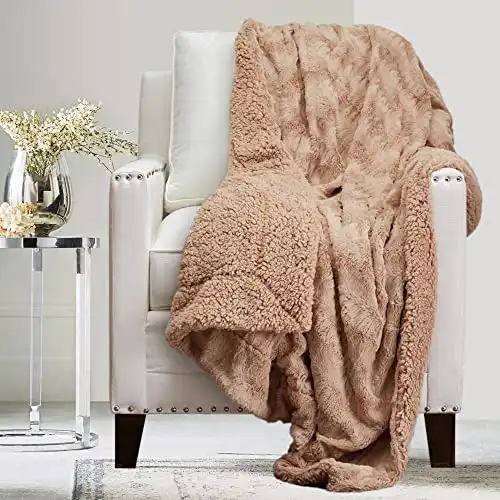 The Connecticut Home Company Throw Blanket, Soft Plush Reversible Faux Fur and Sherpa, Warm Thick Throws for Bed, Comfy Washable Bedding Accent Blankets for Sofa Couch Chair, 65x50, Beige