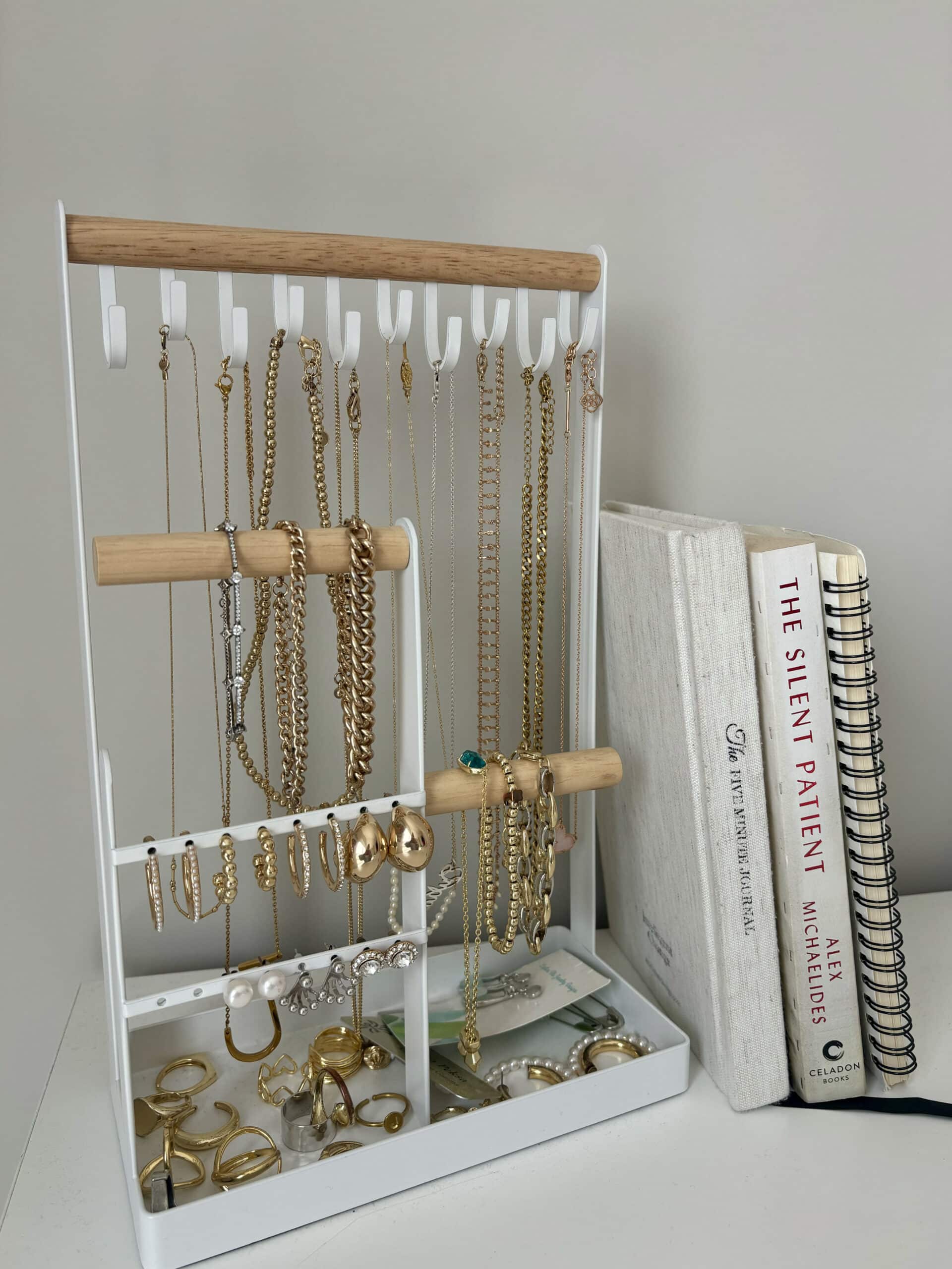 My 24 Favorite Bedroom Organization Ideas - By Sophia Lee