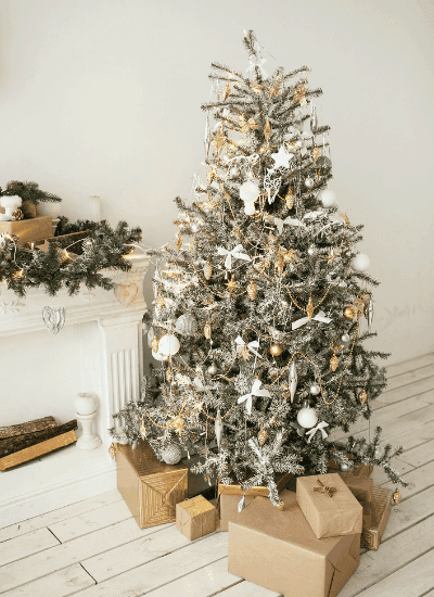 31 Apartment Christmas Tree Ideas That You Can Easily Recreate