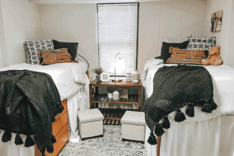 Trendy Boho Dorm Room Decor | How To Turn Your Bland Dorm Room Into A ...
