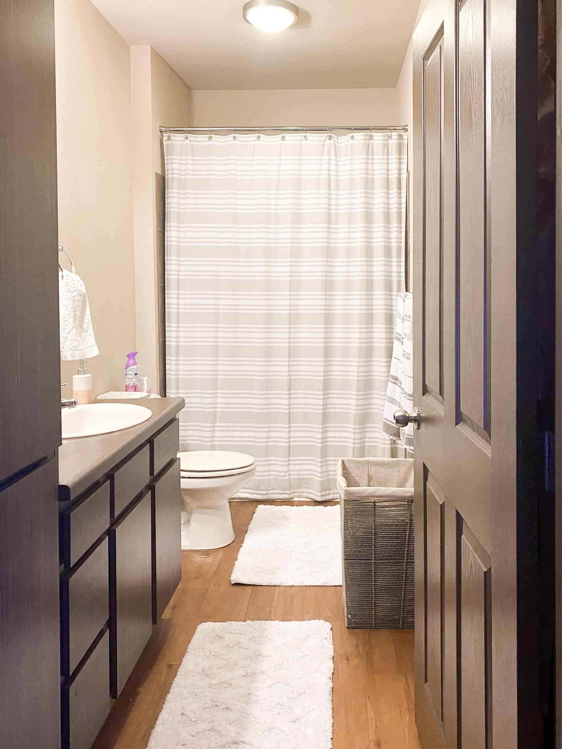 21 College Apartment Bathroom Ideas That Prove You Can Make Bathrooms Look Good By Sophia Lee