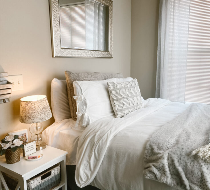 21+ Best College Apartment Bedroom Ideas You Need To Use - By Sophia Lee