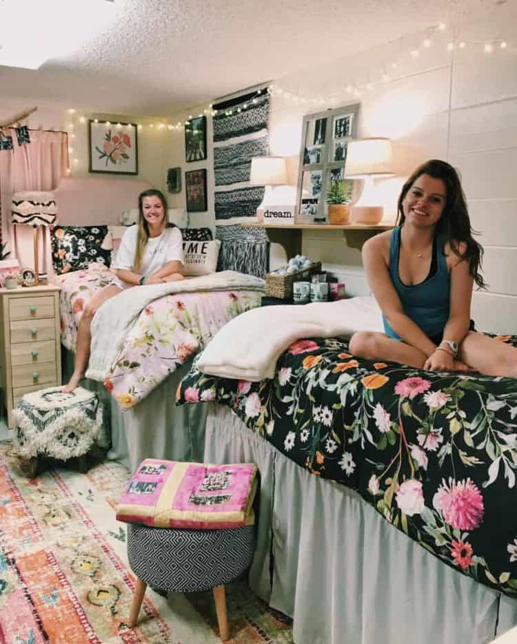 14 Insanely Cute Dorm Headboard Ideas That Will Make Your Dorm Look Way Better By Sophia Lee