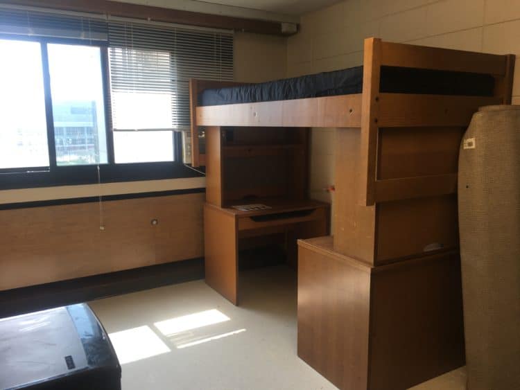 Everything To Know About Dorm Move In Day | 15 Tips For An Easy Move-In ...