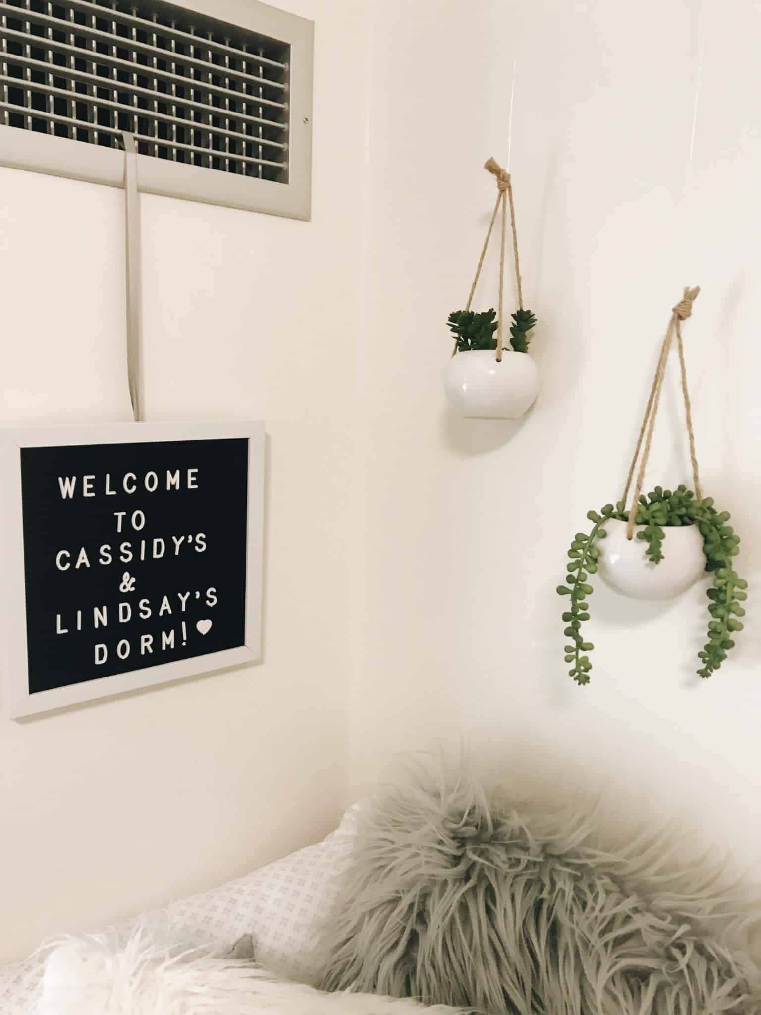 Dorm Room Wall Decor 9 Genius Ways To Decorate Your Dorm Room Walls By Sophia Lee 4992