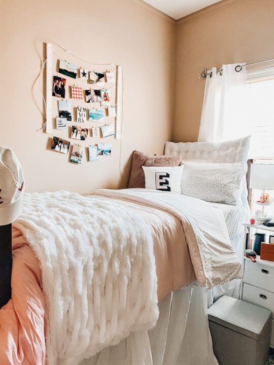 15 Genius Dorm Wall Decor Ideas That Are Insanely Cute - By Sophia Lee