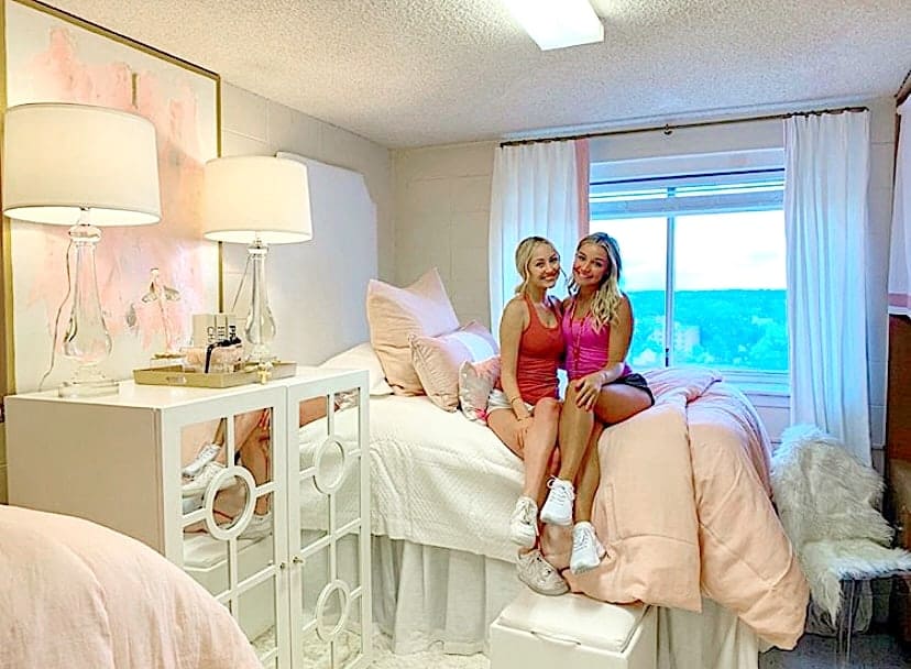 girly dorm room
