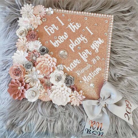 44 Best Graduation Cap Ideas We’re Obsessing Over - By Sophia Lee