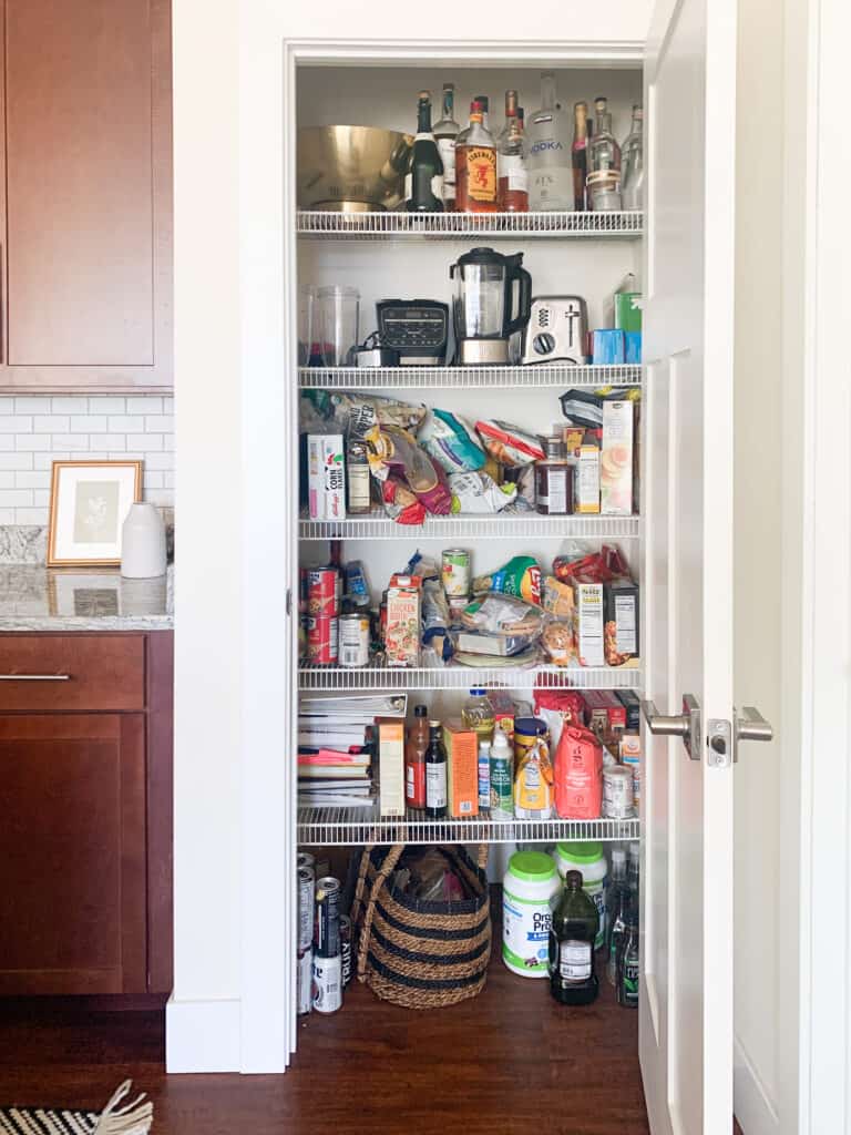 6 Realistic Tips + Tricks To Small Pantry Organization That I Swear By ...