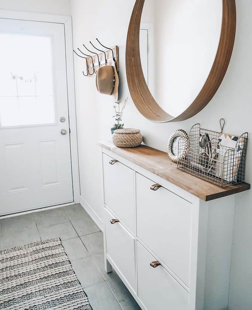 https://bysophialee.com/wp-content/uploads/small-entryway-ideas-6.jpg